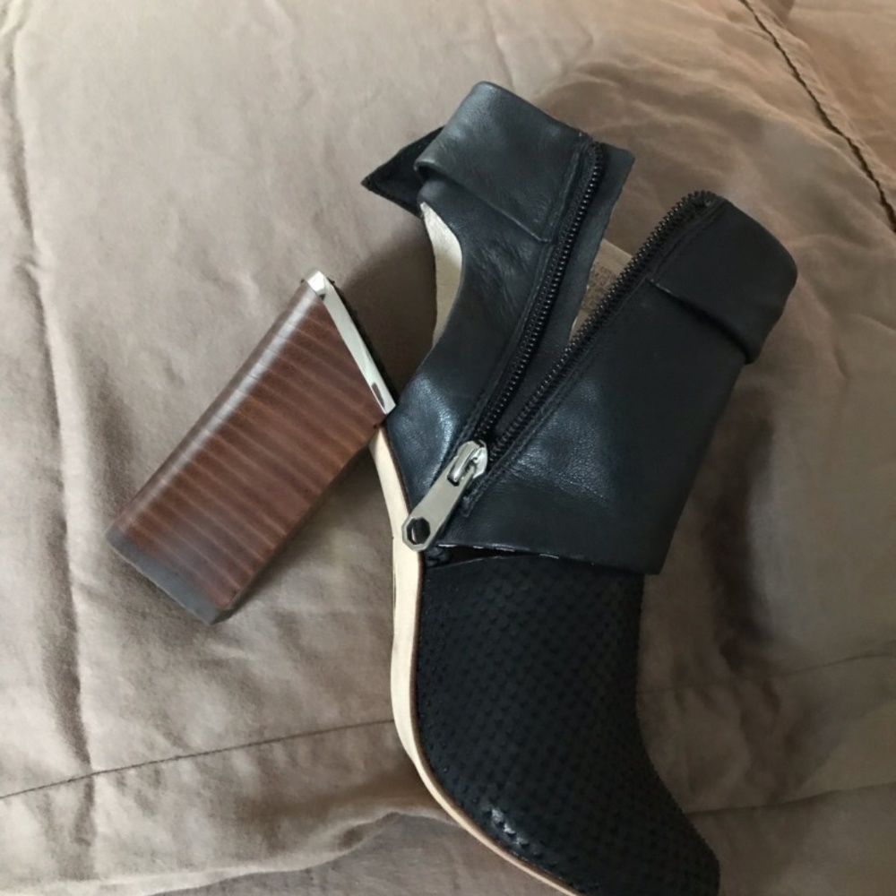 Louise Et Cie Size 7 1/2. Worn once.